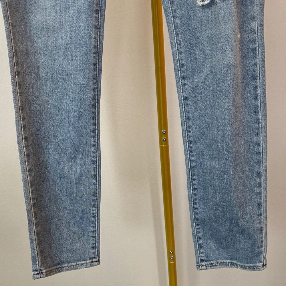 Levi's Women's 711 Skinny Jeans distressed NWT 31